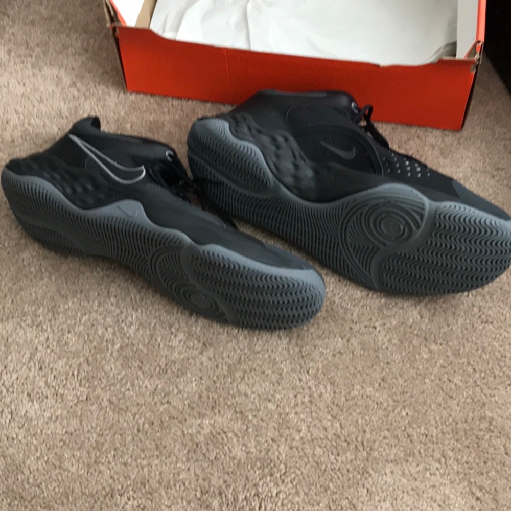 Nike Men's Fly By Mid 3! Black Athletic Shoes - Picture 2 of 7